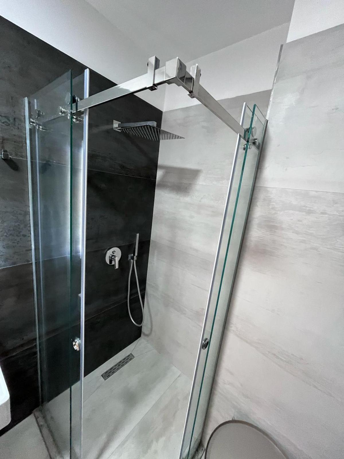 Hill Side Suite 4 By Ps *